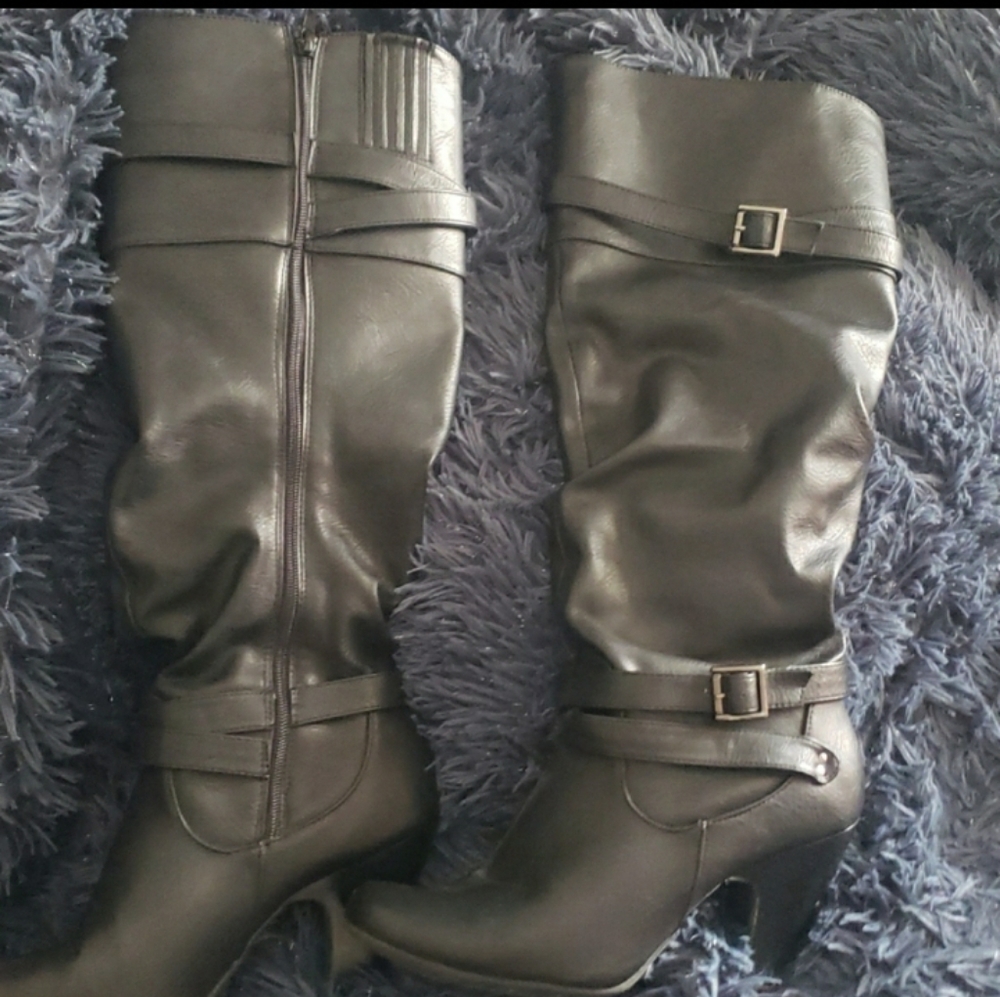 ⭐HP⭐ Black heeled boots